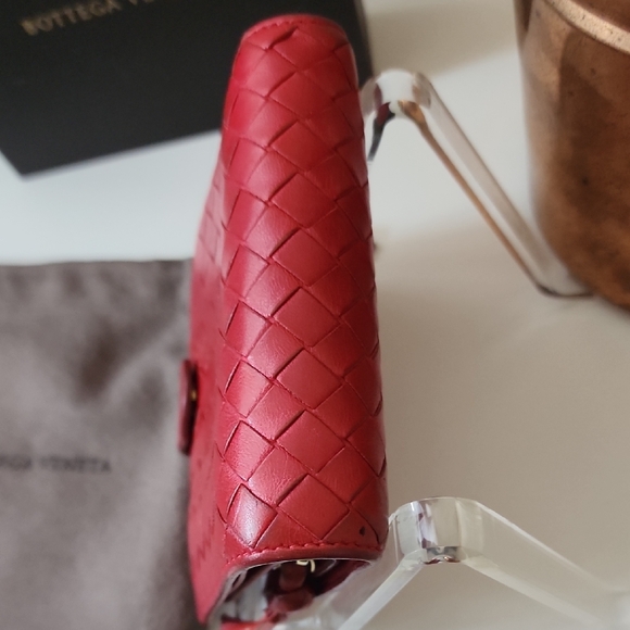 Bottega Veneta Red Leather Wallet with Intrecciato Pattern - Picture 4 of 14